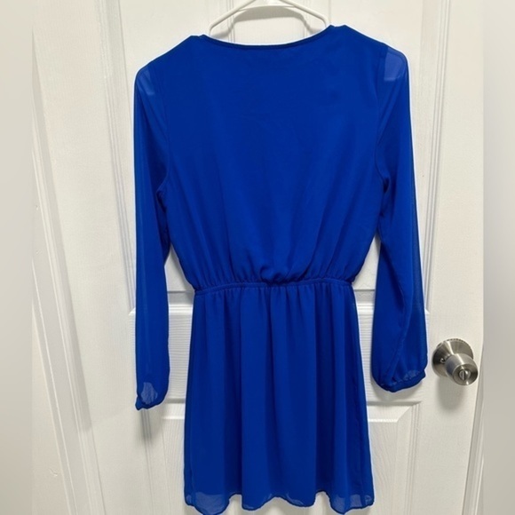 Express Dress​​ - Picture 2 of 3